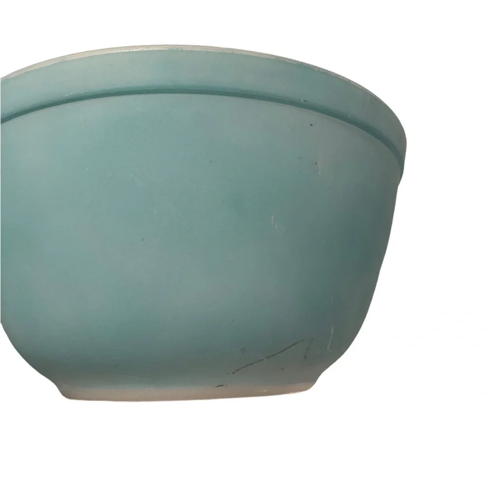 Pyrex Robin’s Egg Turquoise Blue Mixing Bowl 402 1.5 Quart Mid Century Modern